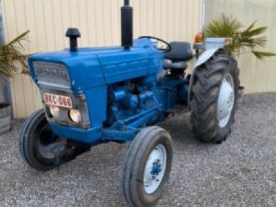 FORD F2000 Tractor