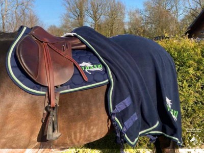 Fleece blankets (size 6,6) and saddle pads (C)